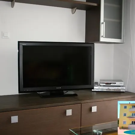 Apartament Yellow House *