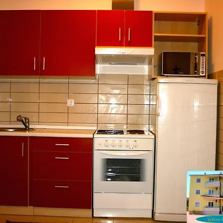 Apartament Yellow House
