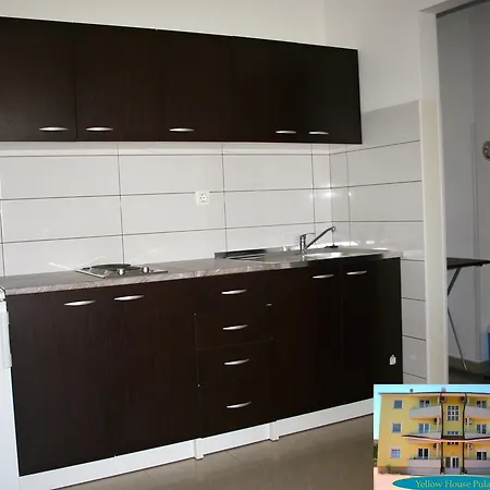 Yellow House Apartament Pula