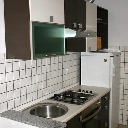 Apartament Yellow House *