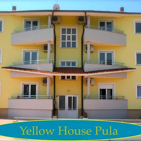 Yellow House Apartament *