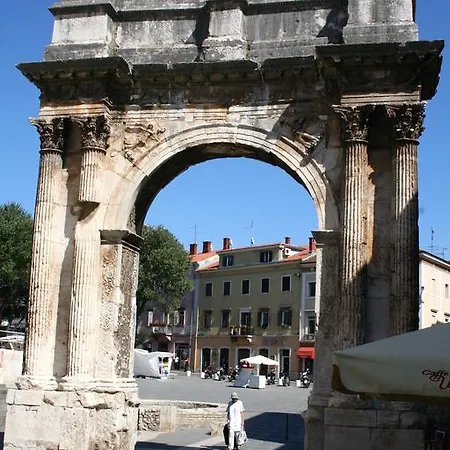 Apartament Yellow House Pula