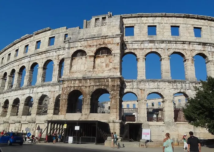 Apartman Yellow House