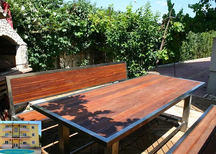 Apartman Yellow House