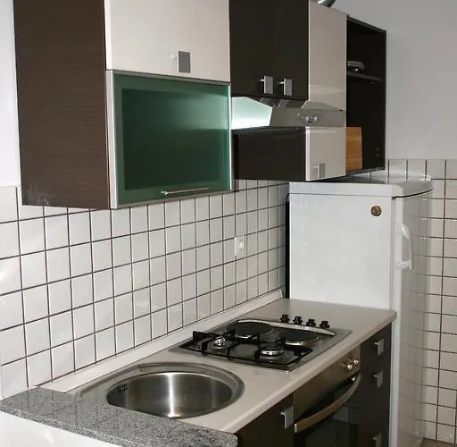 Apartman Yellow House *