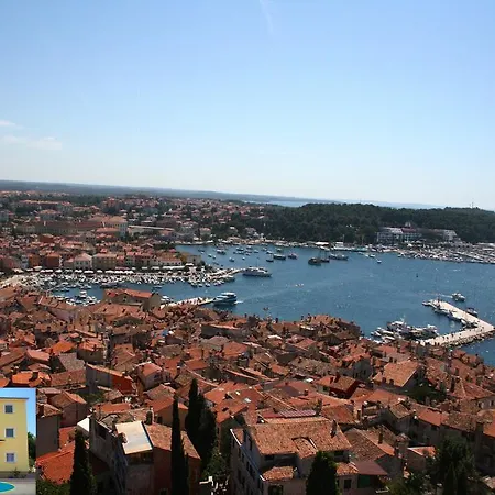 Yellow House Apartment Pula