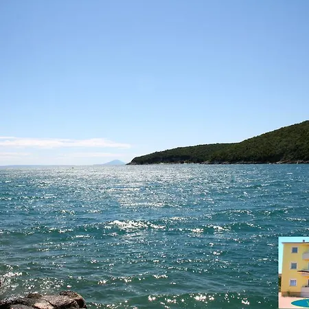 Yellow House Apartment