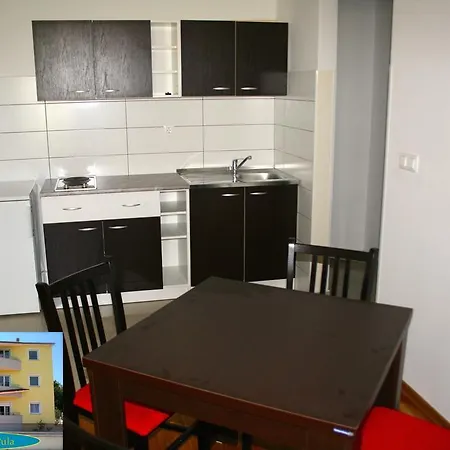 Yellow House Apartment Pula