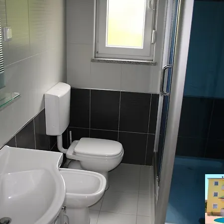 Yellow House Apartment Pula