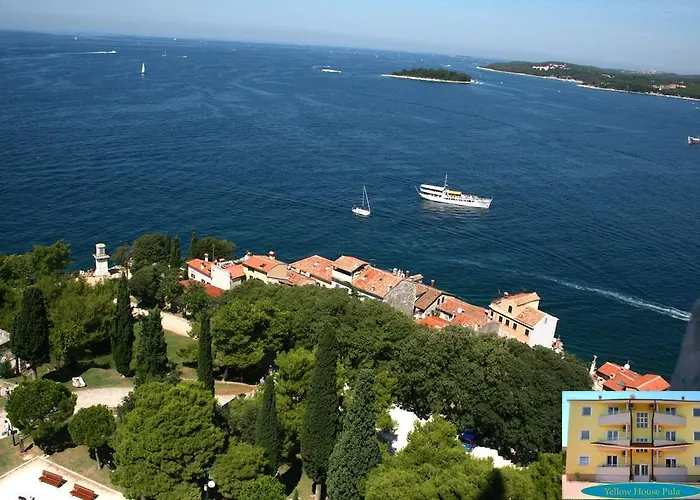 Apartment Yellow House Pula