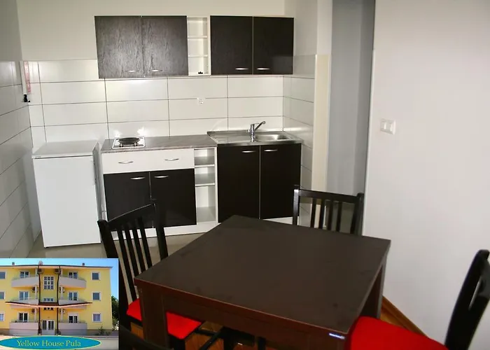 Yellow House Apartment Pula