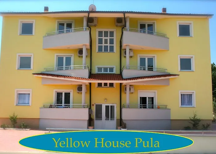 Yellow House Apartment *