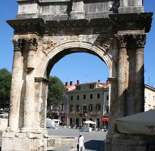 Apartment Yellow House Pula