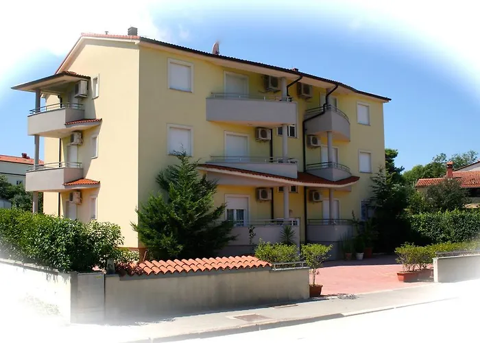 Yellow House Apartmán Pula